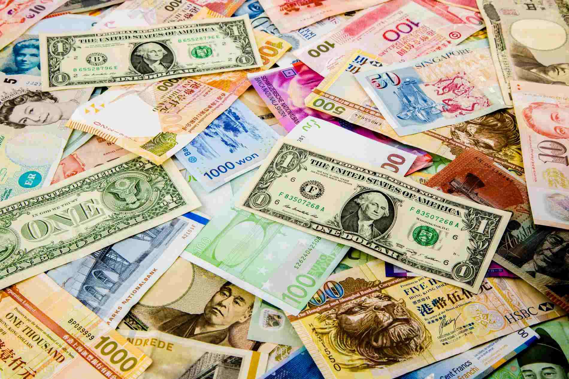 Currencies Trading Ideas: US dollar holds ahead of Central banks action