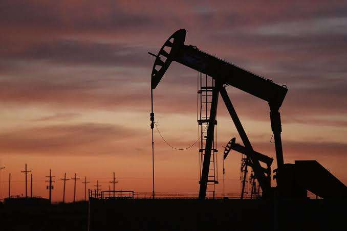 تراجع أسعار النفط مع تخفيف حدة التوتر بين إسرائيل وإيران