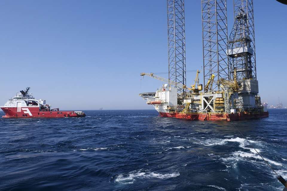 Oil muted on ceasefire hints