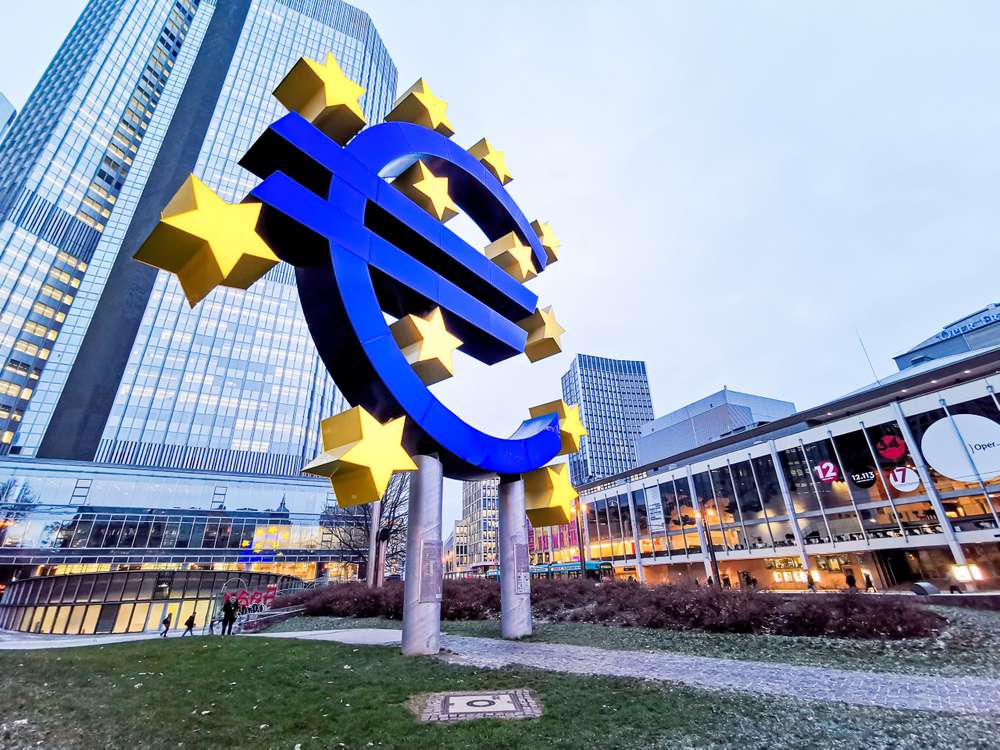 Expected data for the Eurozone is preceded by some decline in the Euro