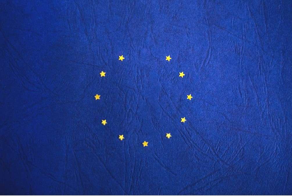 ثقة المستهلك في منطقة اليورو تنخفض إلى -19.2 في مارس مقابل -18.3 المتوقعة