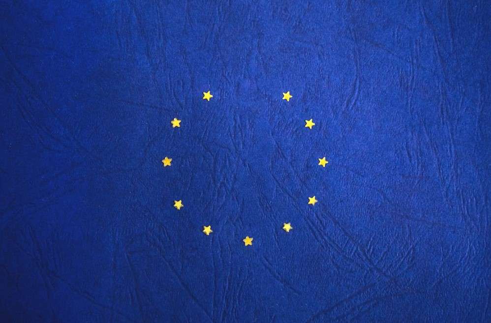 زوج اليورو / الدولار الأمريكي (EUR / USD) يمتد في الانزلاق في العزلة عن المخاطرة إلى مناطق الدعم الرئيسية
