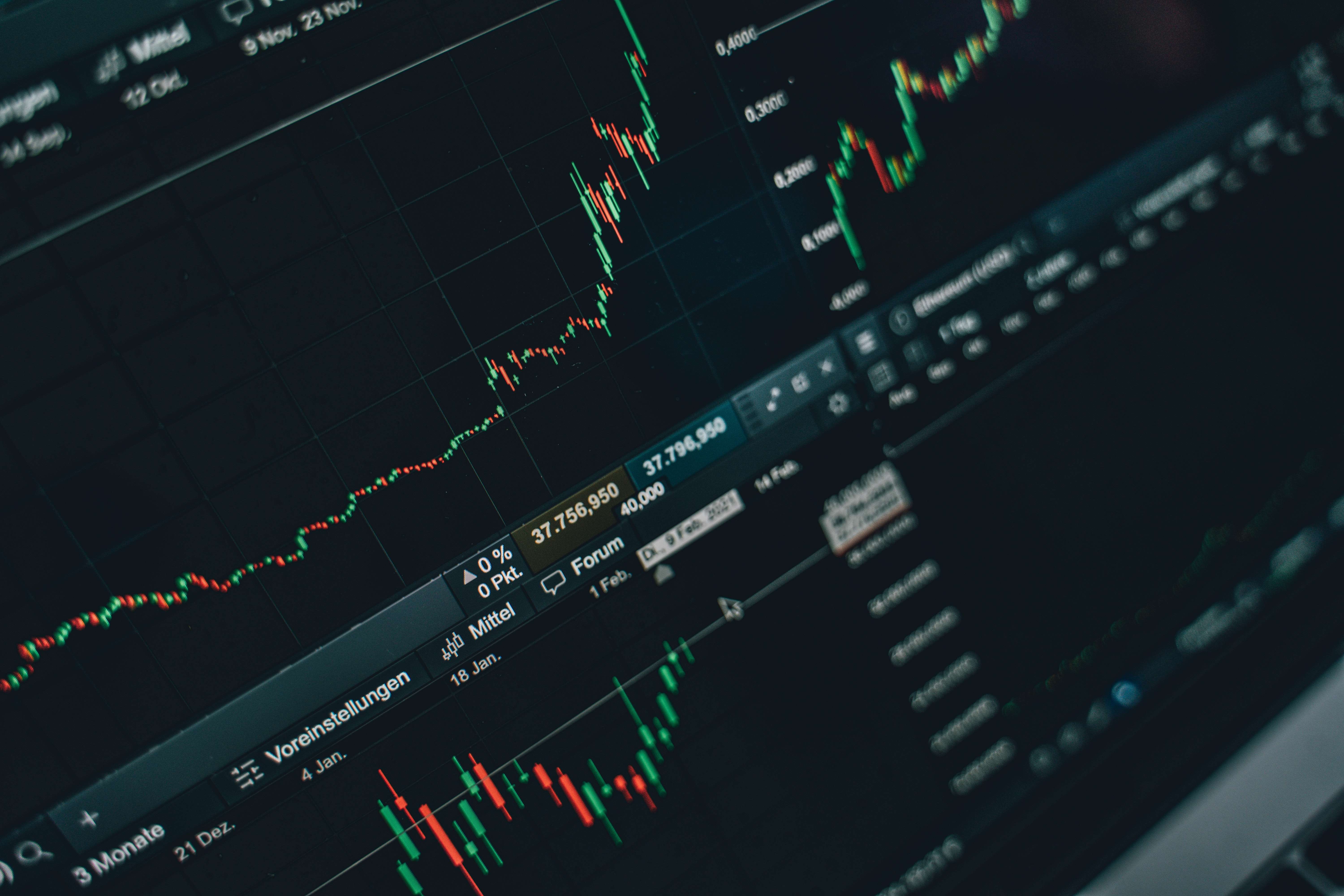سعر الذهب عاد إلى المنطقة الحمراء ، حيث تشهد عوائد سندات الخزانة الأمريكية اتجاهًا صعوديًا متجددًا.