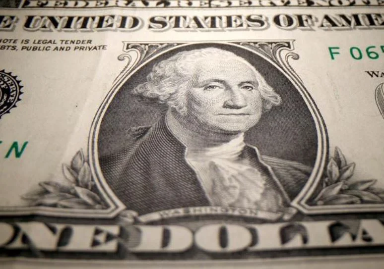 مؤشر الدولار يتراجع مع قيام المستثمرين بتقييم مسار سعر الفائدة الفيدرالى
