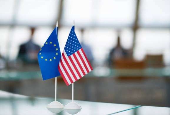 ما هو تقرير الوظائف الشهري الأمريكي (NFP) وكيف يمكن أن يؤثر على زوج العملات EURUSD؟